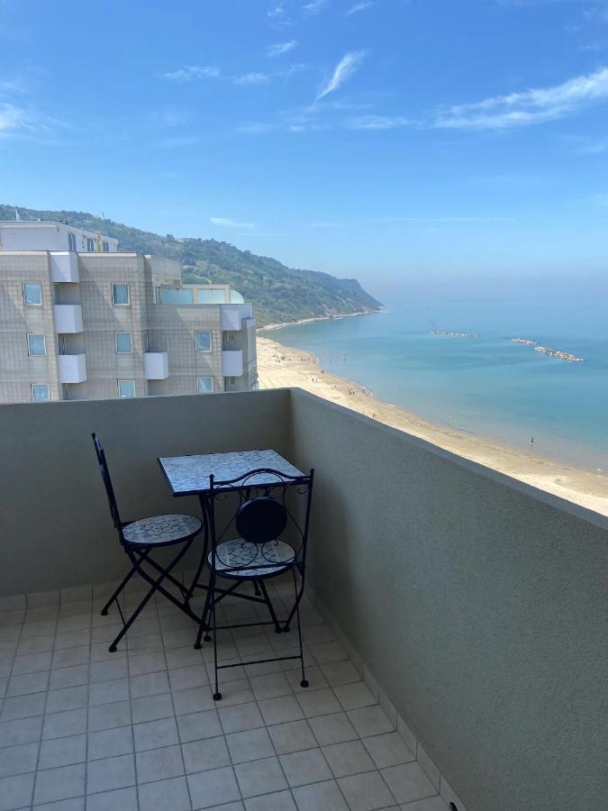 Apartamento Tramonto In Baia Pésaro Exterior foto